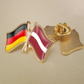 Германия и Латвия, скрещенные двойные флаги дружбы, булавки на лацкане, значки-броши