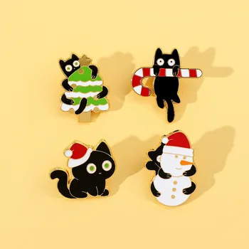 Милая мультяшная креативная Рождественская брошь с котенком, Маленькая черная кошка, котенок, держащий Рождественскую елку, брошь из сплава