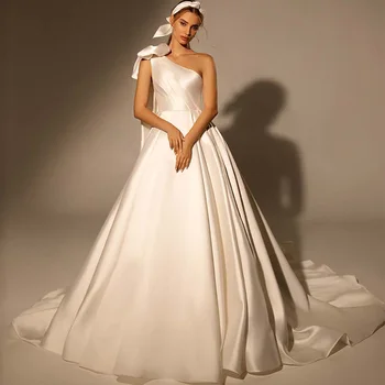 Свадебное платье с бантом на одно плечо трапециевидной формы с драпировкой без рукавов, придворные платья невесты со шлейфом Можно настроить